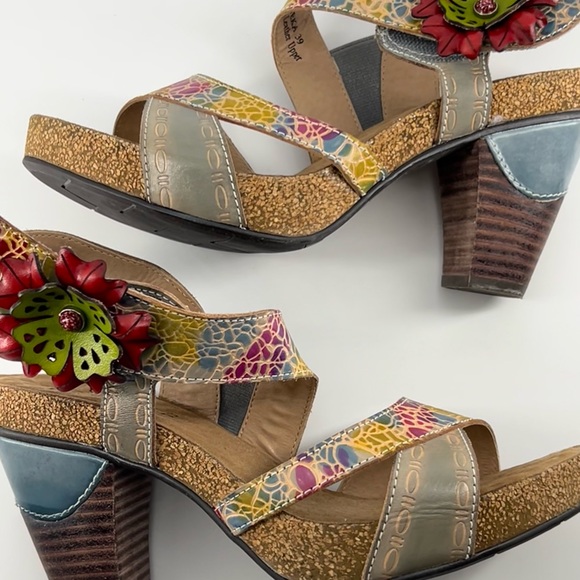 Womens L'Artiste Veneka Sandals Embossed Hand Painted Flower 39 (US 8.5) - Picture 3 of 11